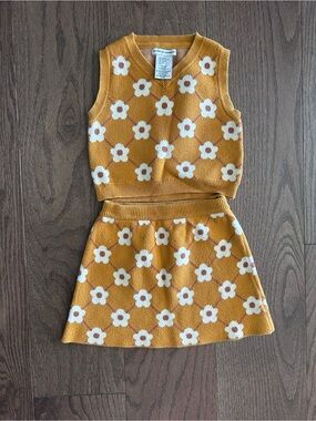 Cupcakes & Cashmere Sizs XS (4) Girl's Matching Sweater Vest and Skirt